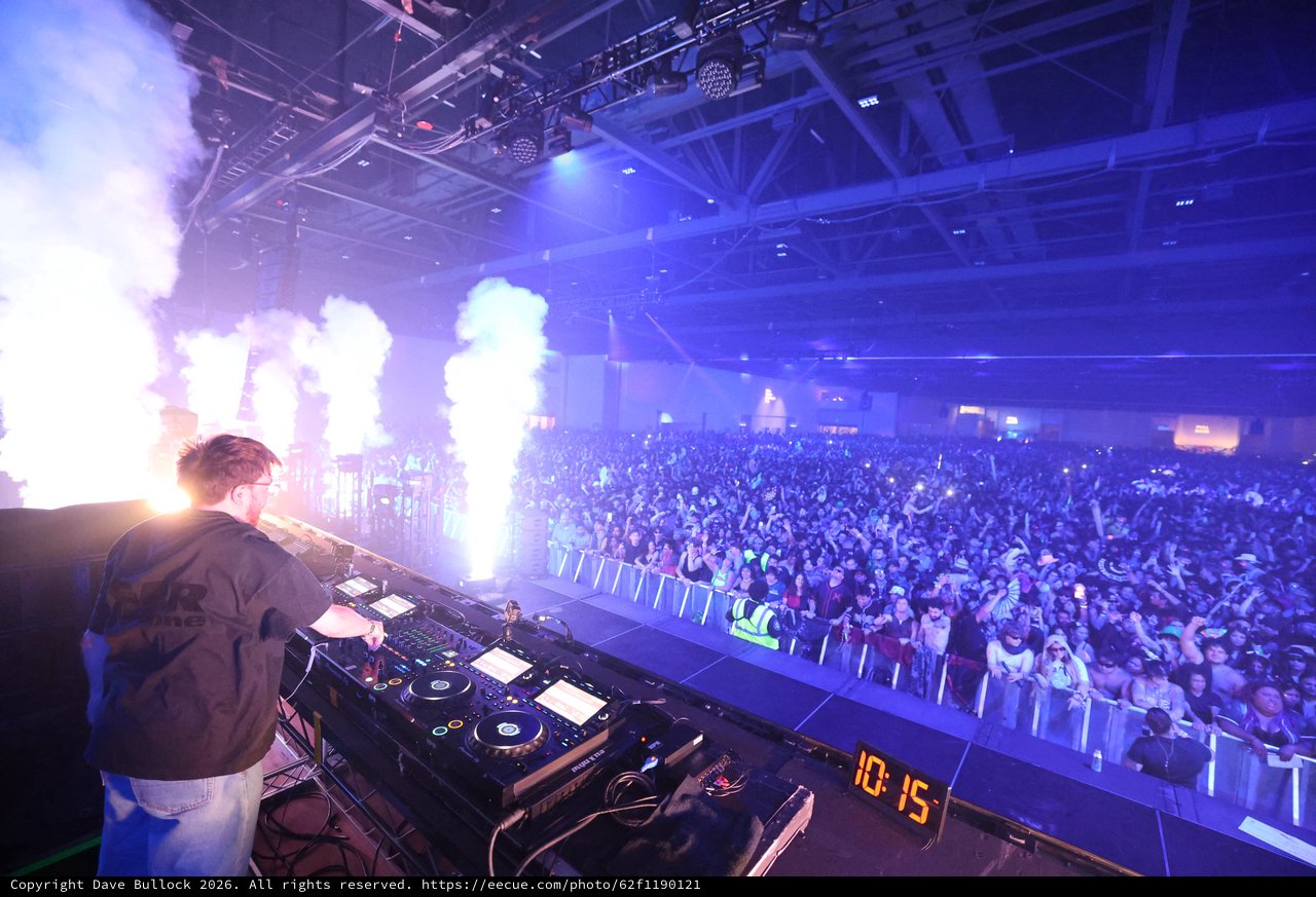 DJ Ignites Massive Crowd at Wobbleland 2026
