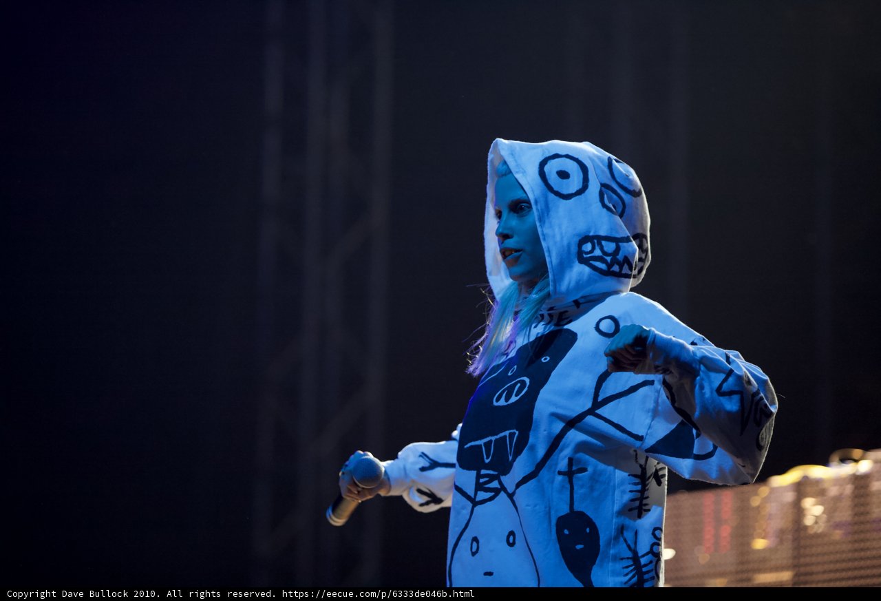 Yolandi Visser's Solo Performance