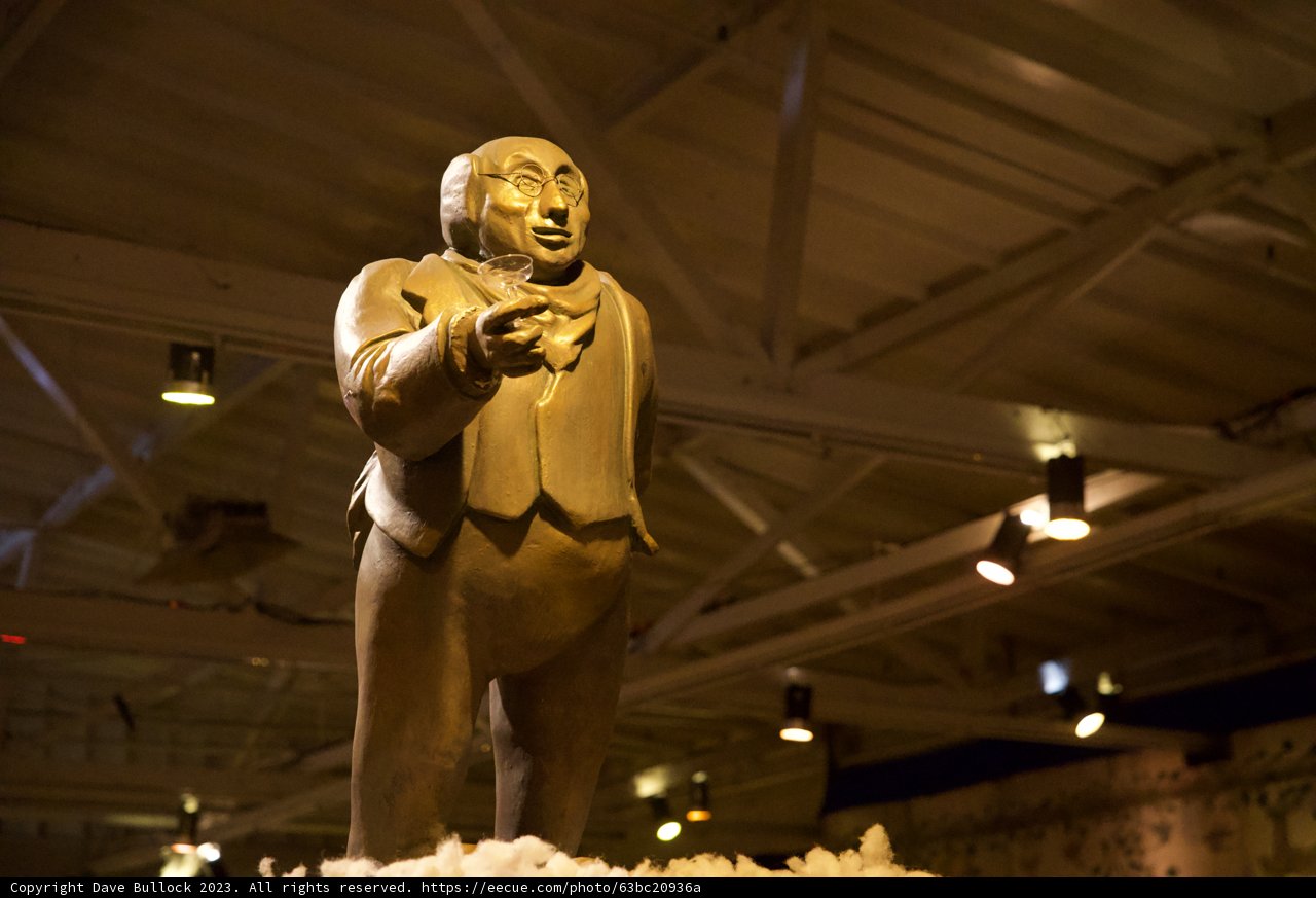 Statuesque Elegance at the Dickens Christmas Fair