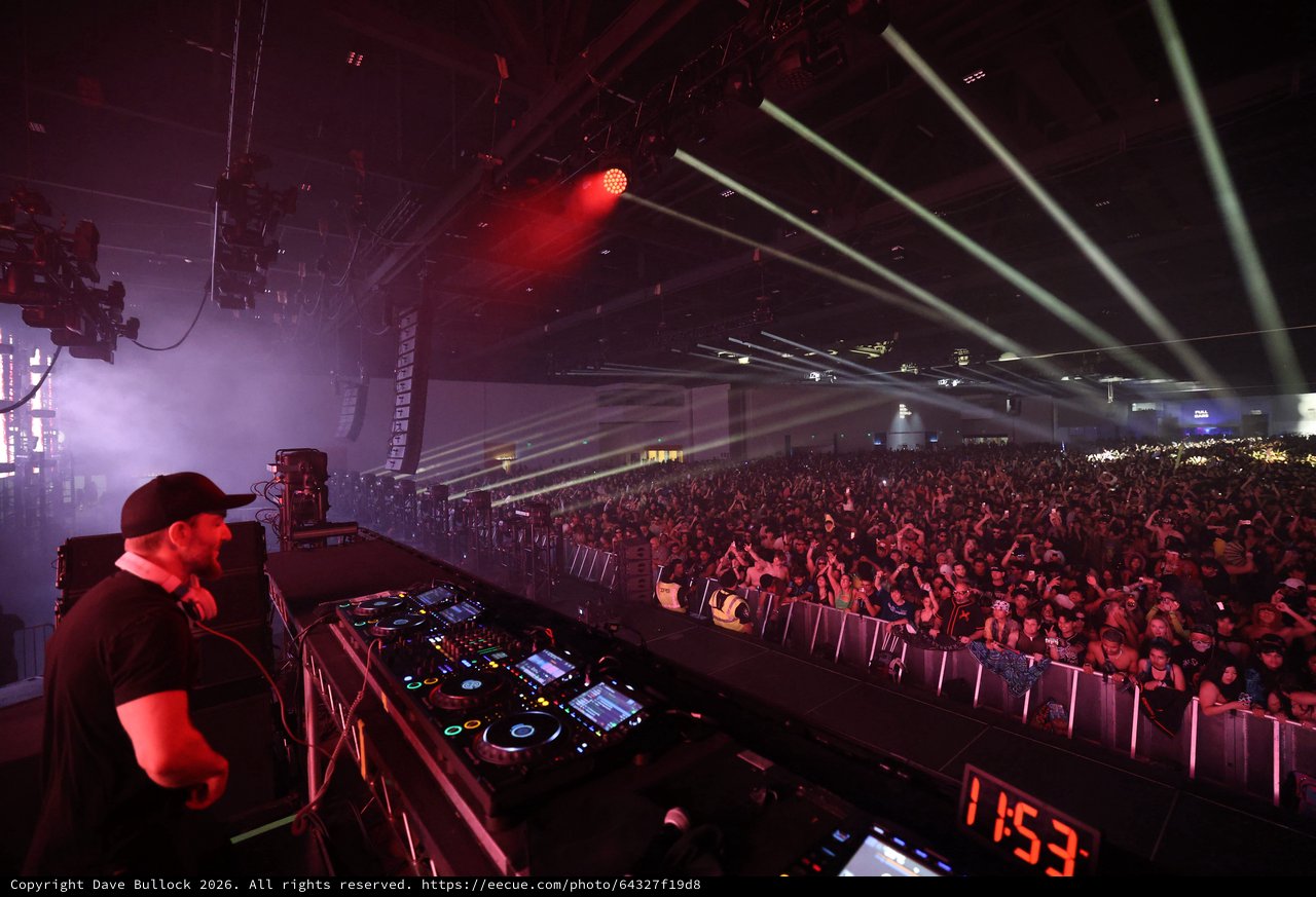 DJ Ignites Massive Crowd at Wobbleland 2026