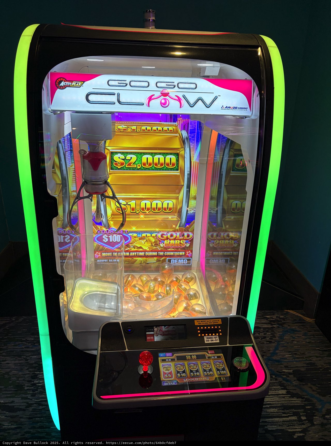 Go Go Claw Arcade Game with Gold Bars Prize