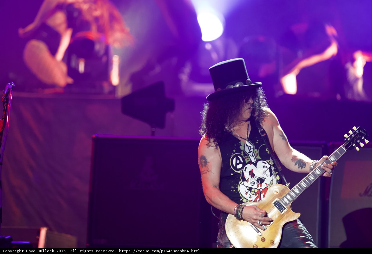 Slash Rocks the Stage at Coachella 2016