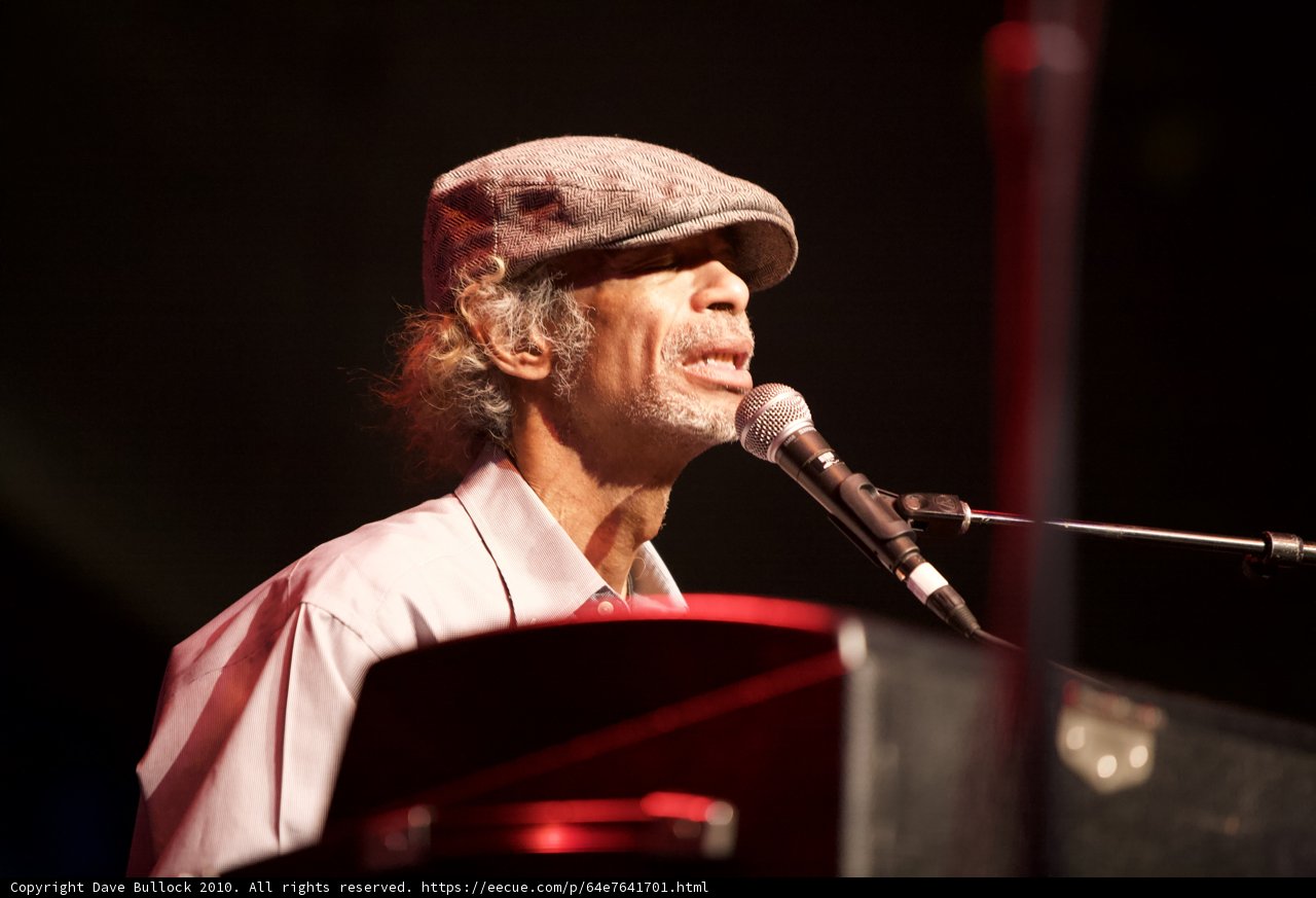 Damien Leake Captivates the Cochella Crowd with Keyboard and Vocals