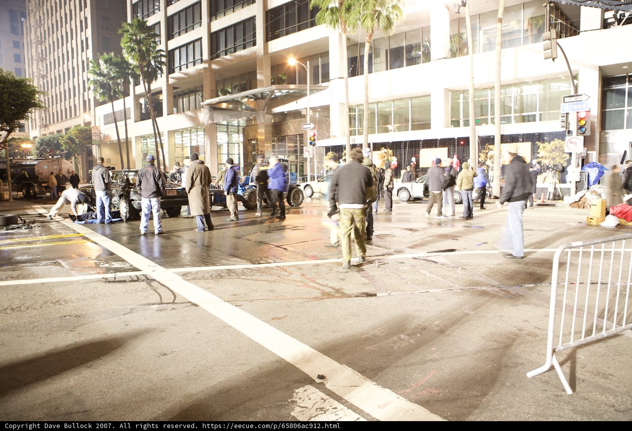 Metropolis Intersection: A Glance at City Life