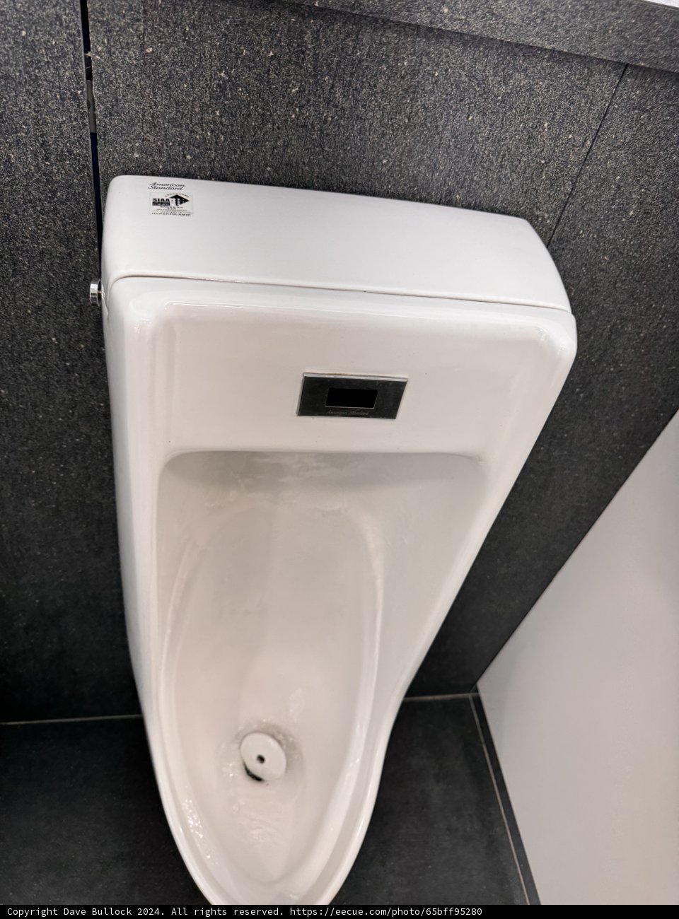 Essential Minimalism: Airport Aesthetics