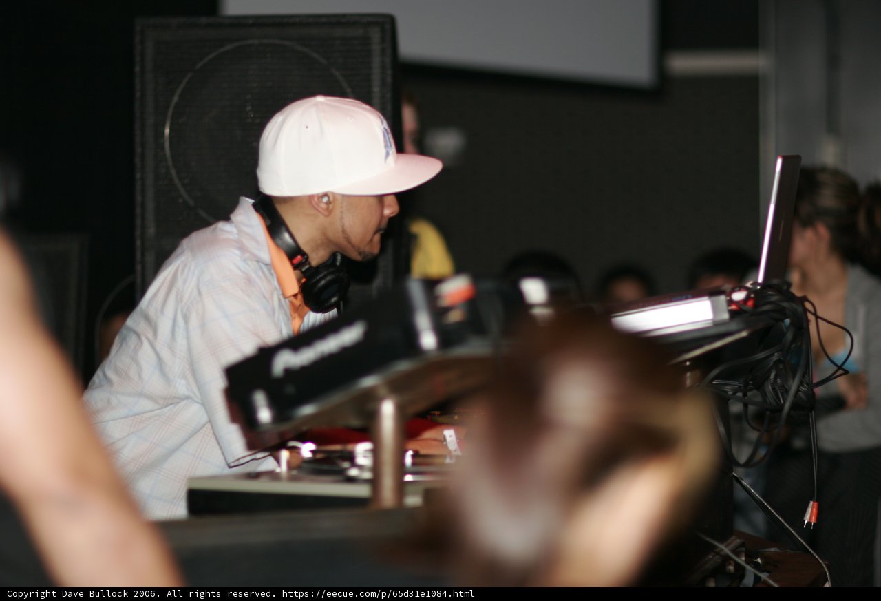 White Hat Turntable Entertainer