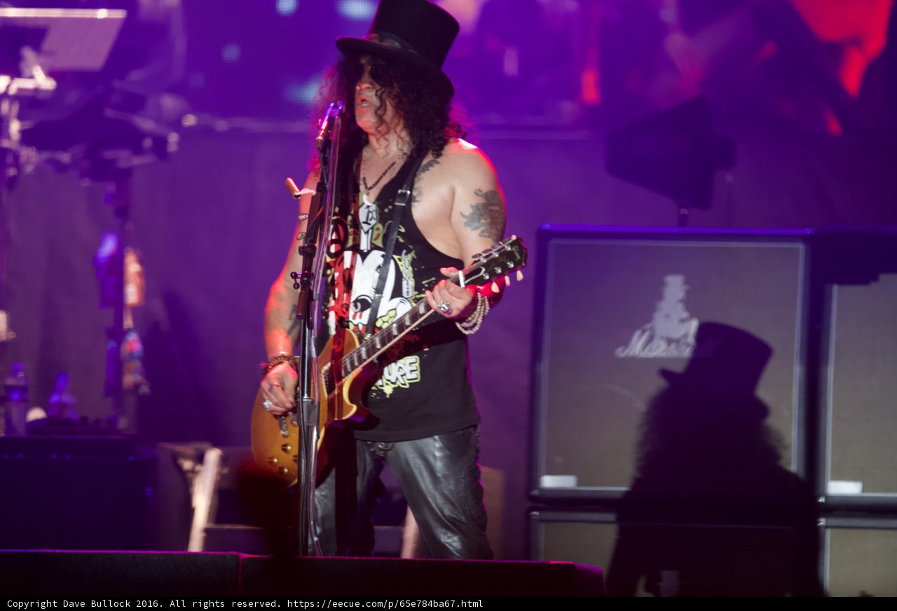 Slash rocks Atlanta with Guns N Roses