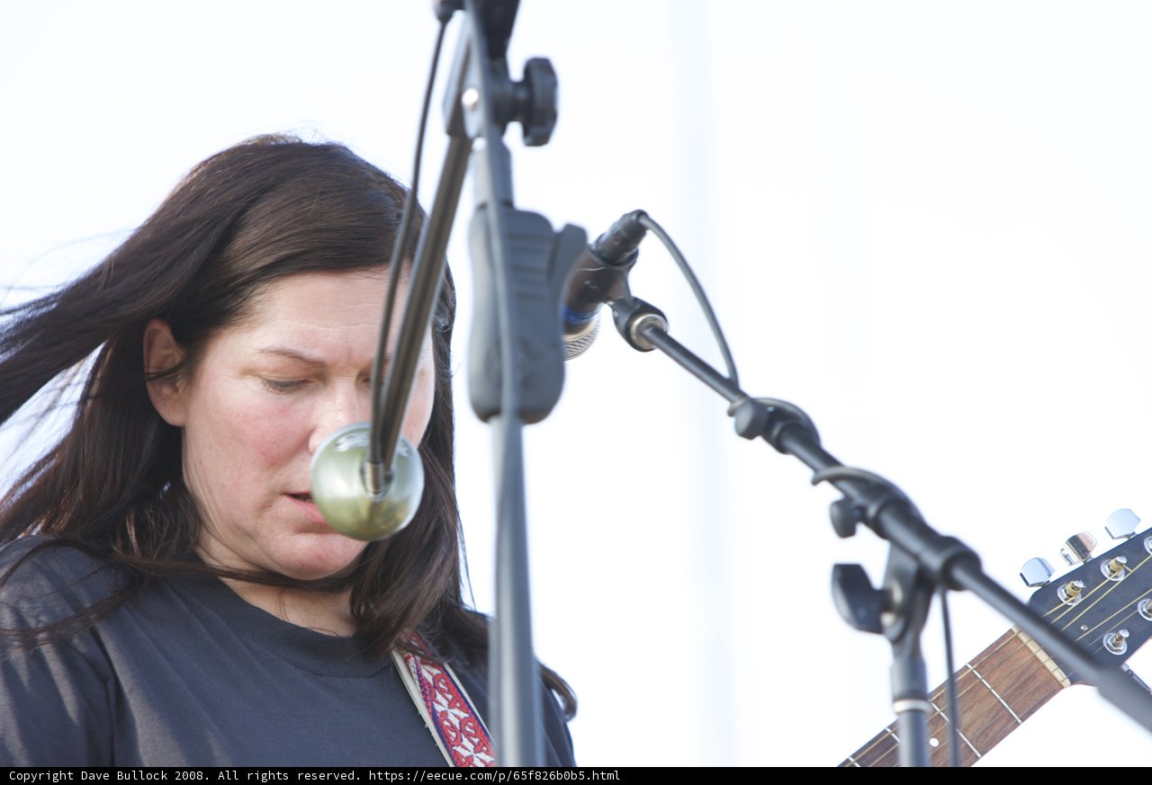 Kim Deal Strums to the Crowd