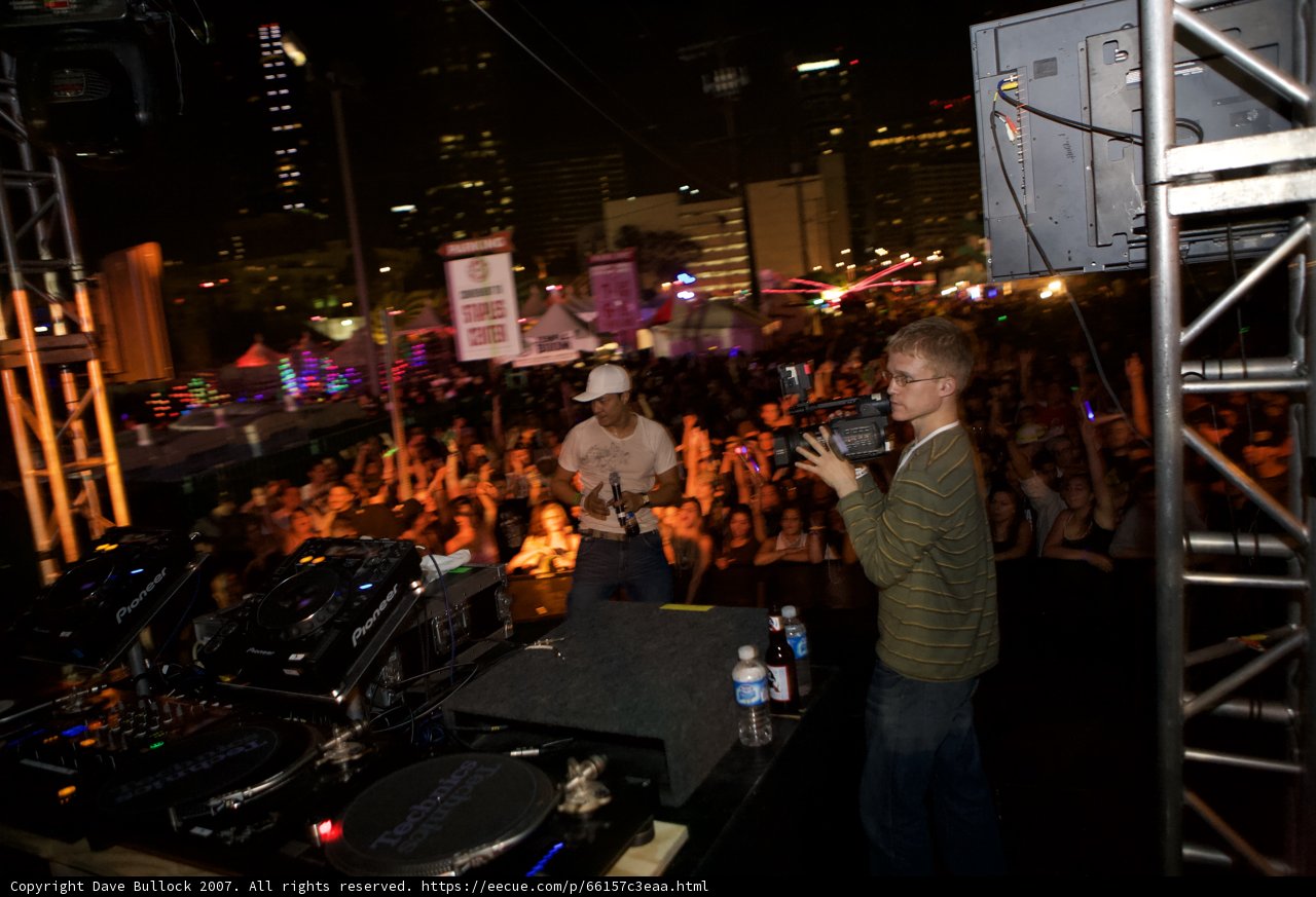 DJ Beats in the Urban Night