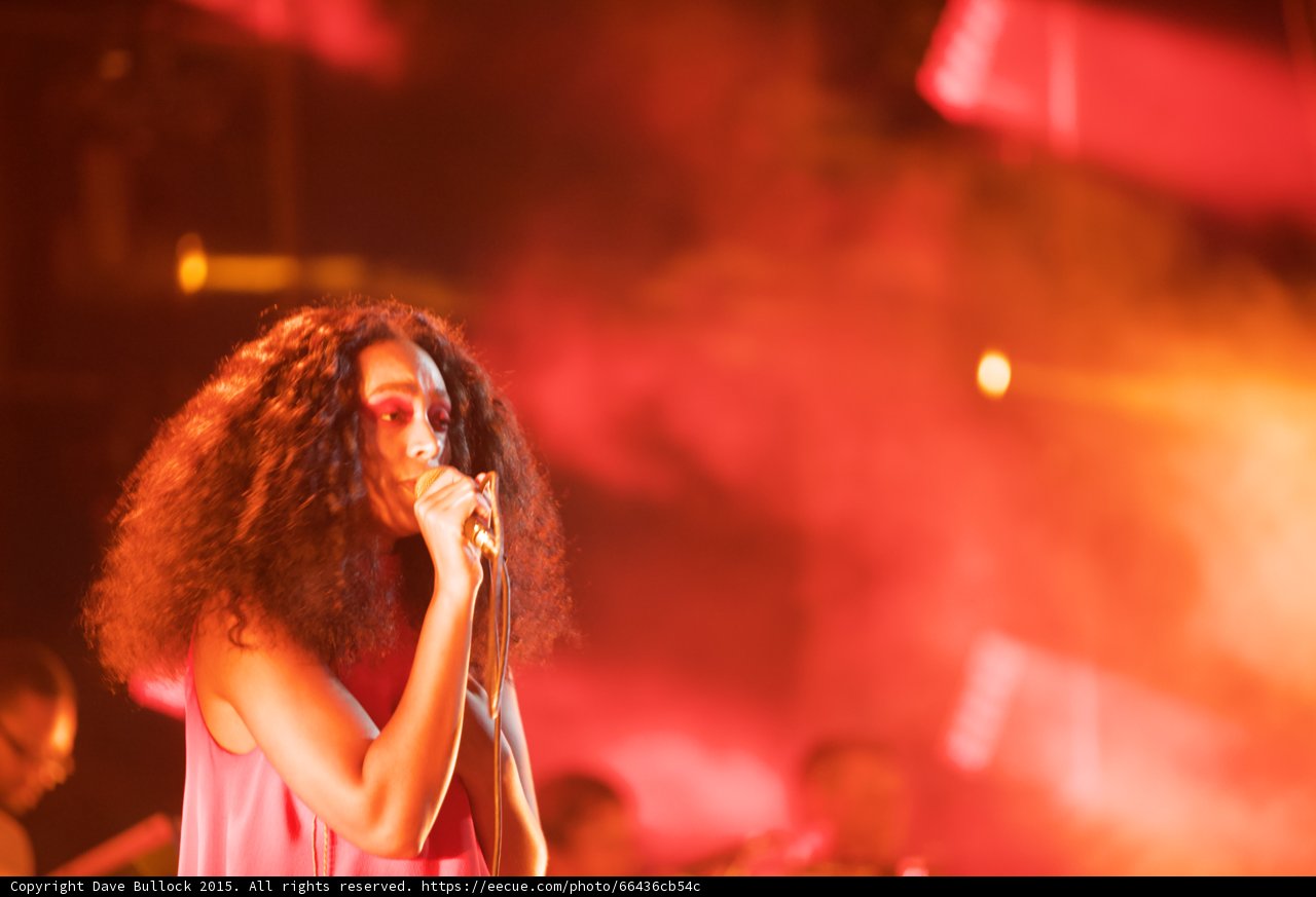 Solange Portrait Singing Band Background Red Orange Haze