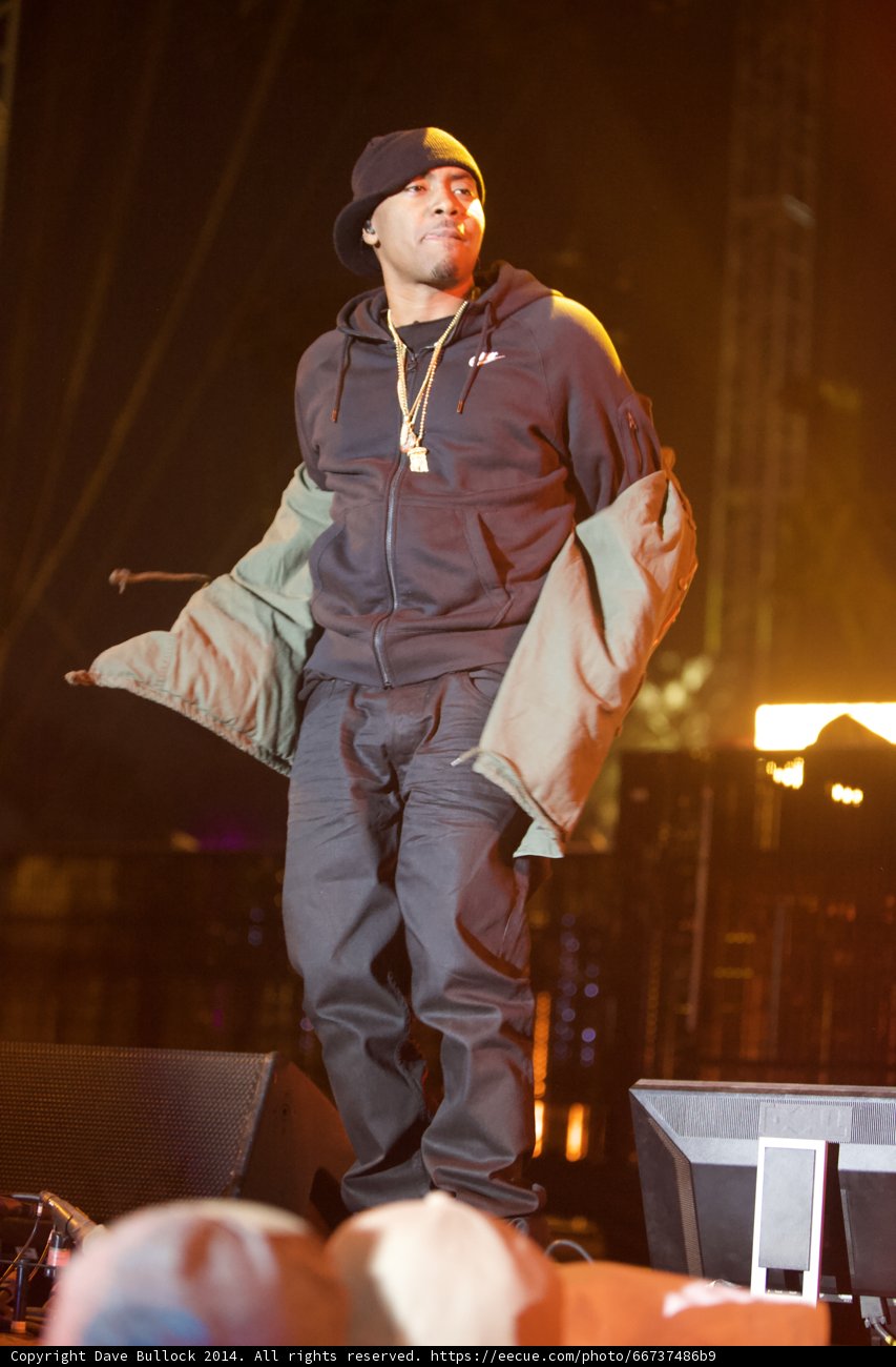 Nas Takes the Stage at Coachella 2014