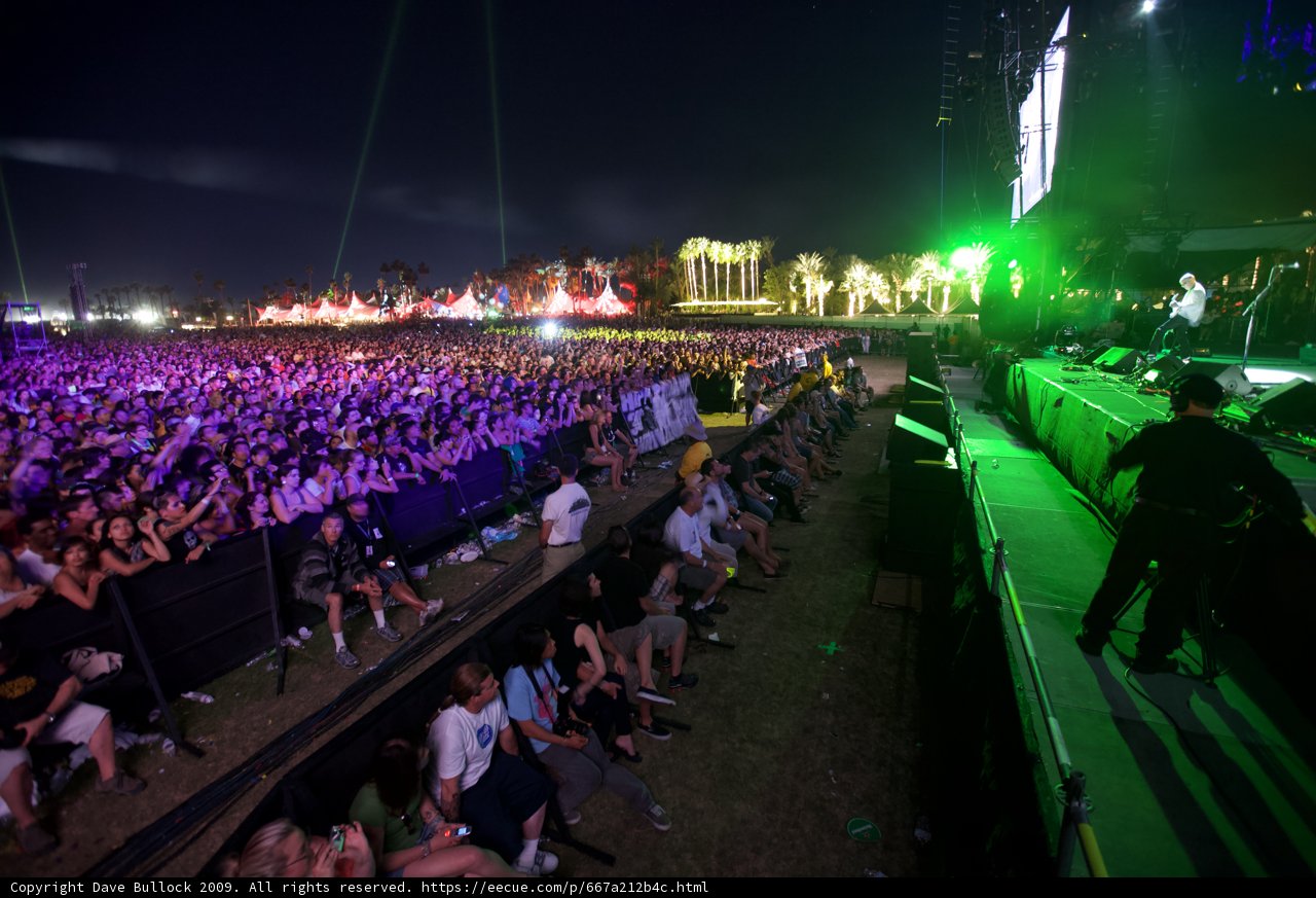Green Lights Shine on a Vibrant Crowd at Coachella 2009