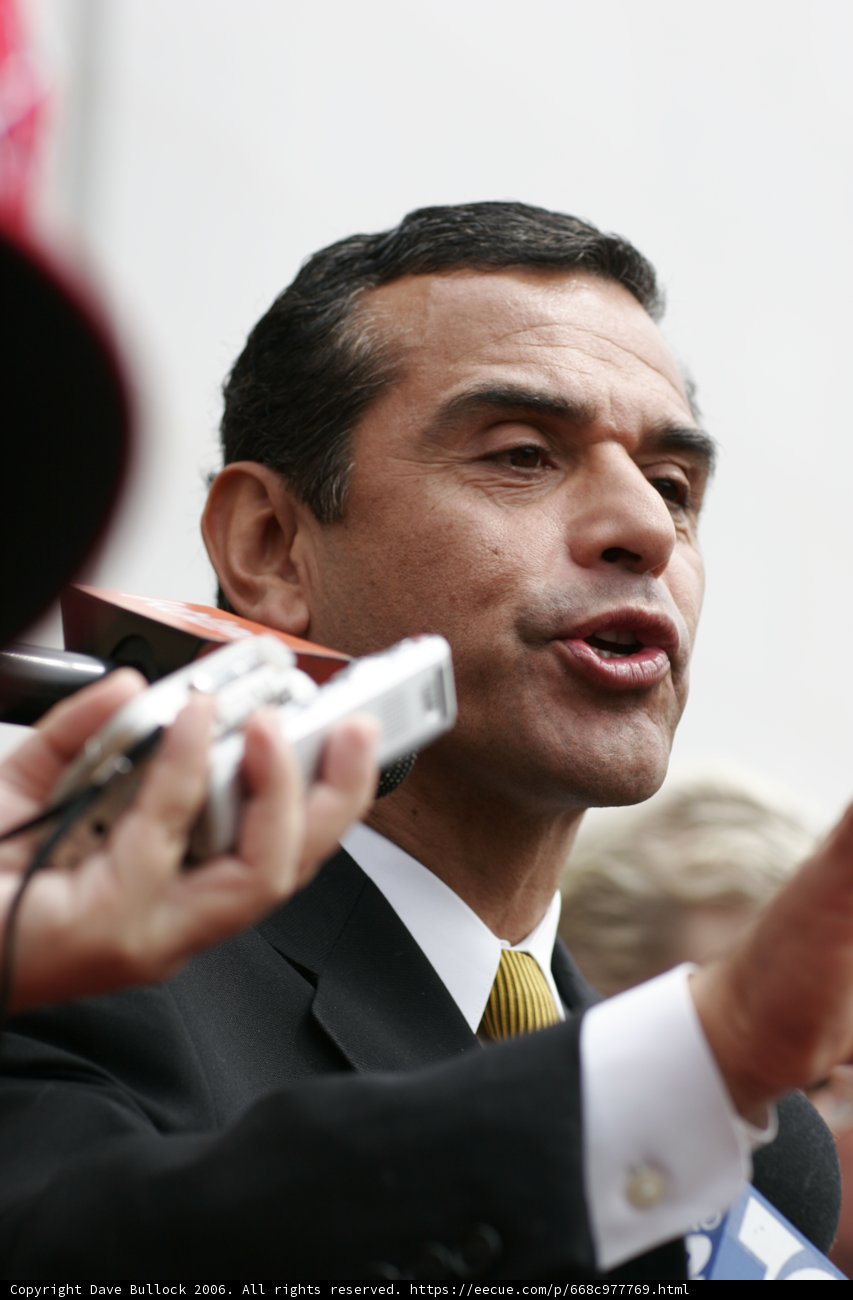 Antonio Villaraigosa Addresses Crowd at 2006 School Walkout