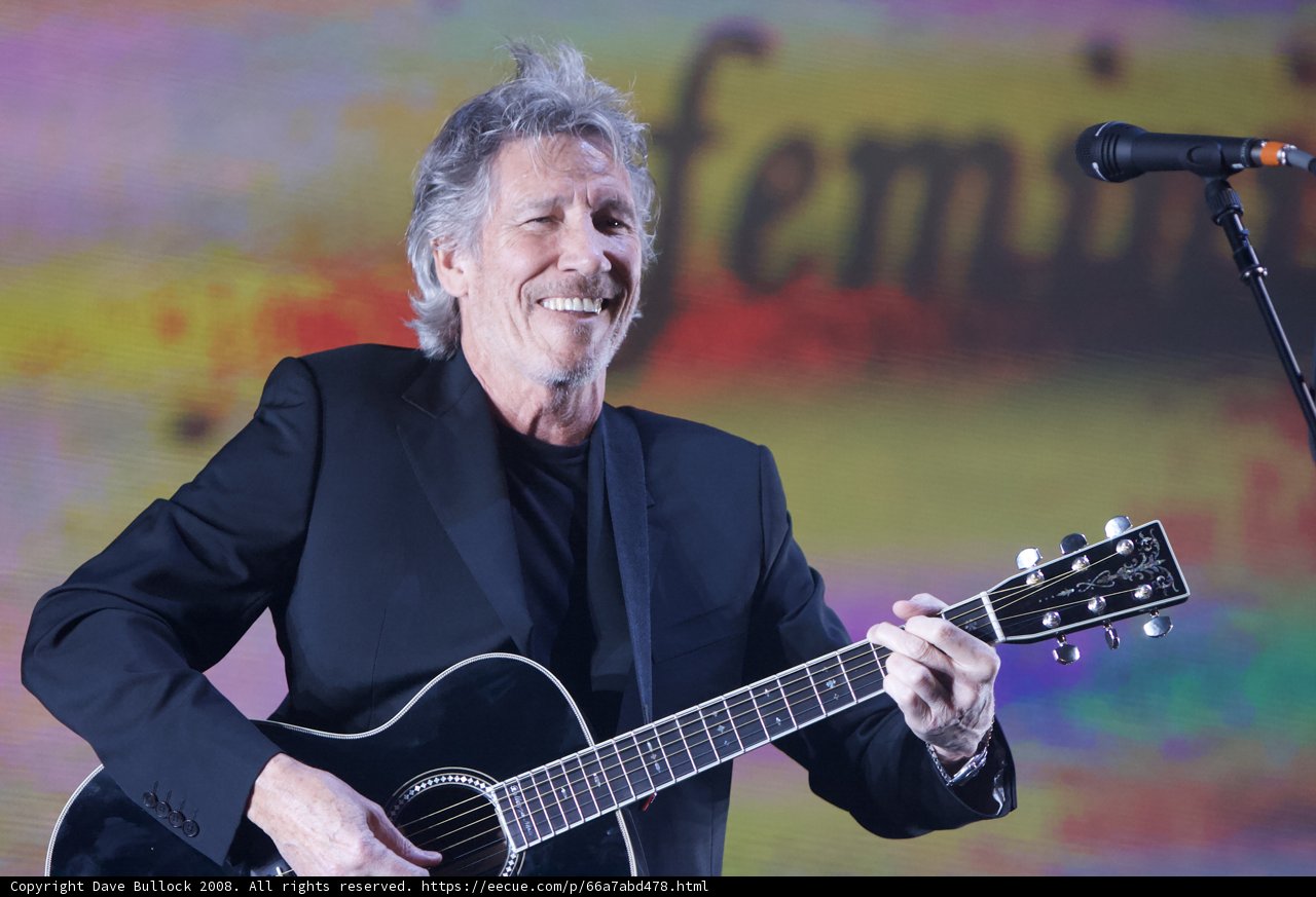 Roger Waters Rocking out at Coachella 2008