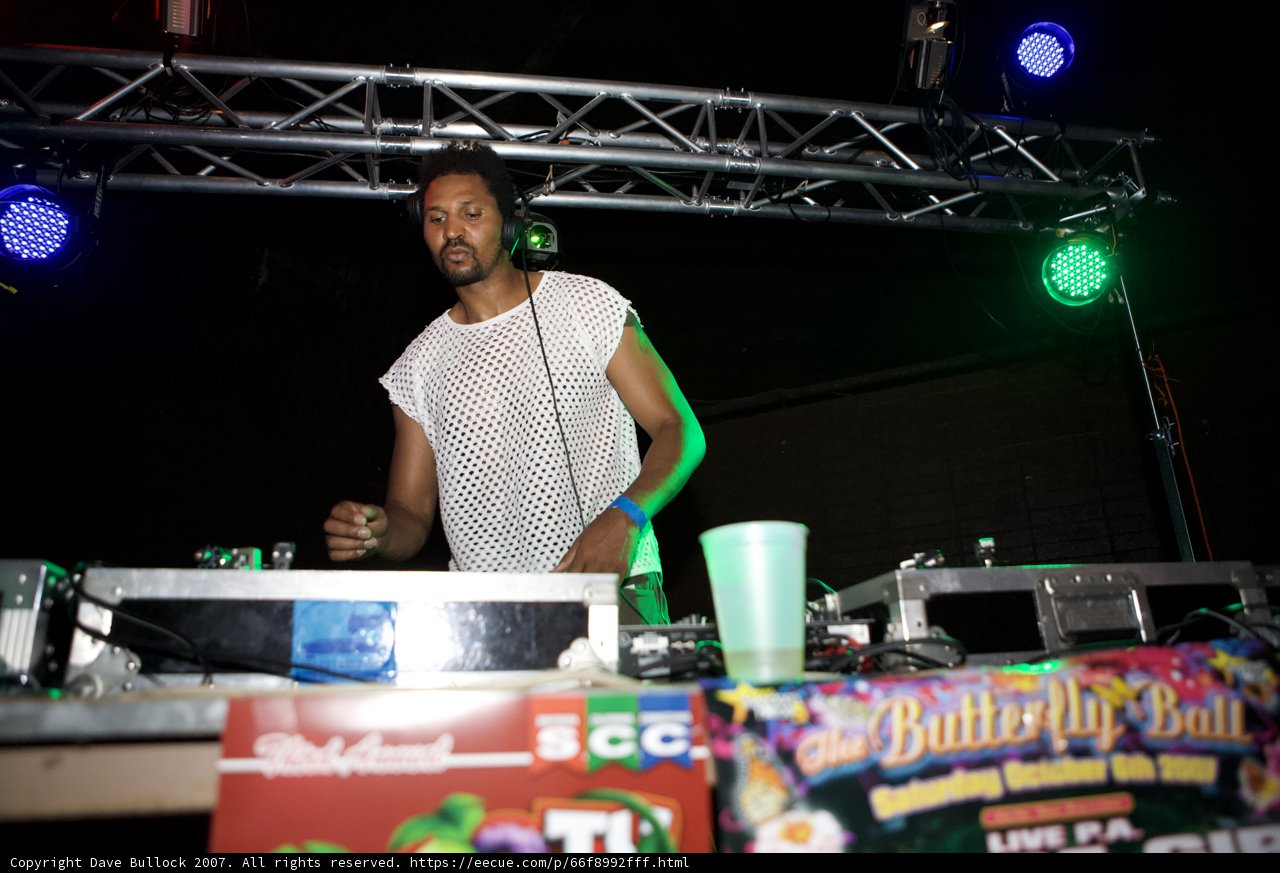 Groove Master: The DJ Entertainer