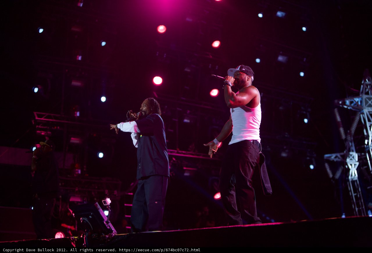 Snoop Dogg rocks the crowd at Coachella