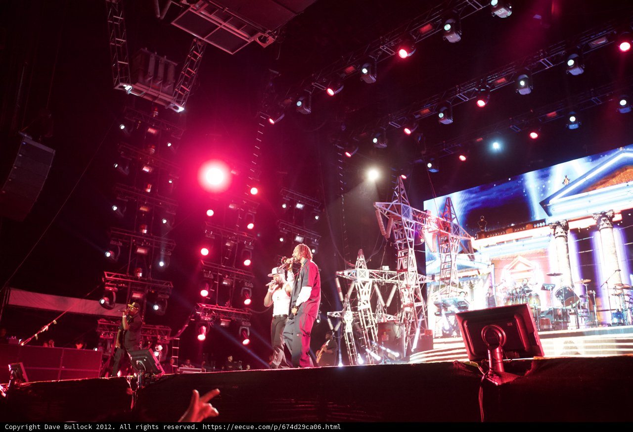 Snoop Dogg Rocks the Stage at Coachella 2012