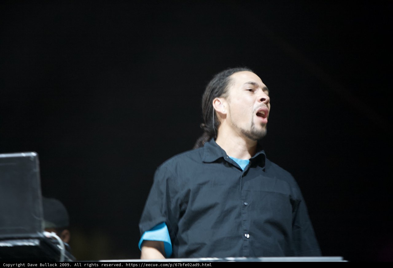 Roni Size's Epic Keyboard Solo at Coachella 2009