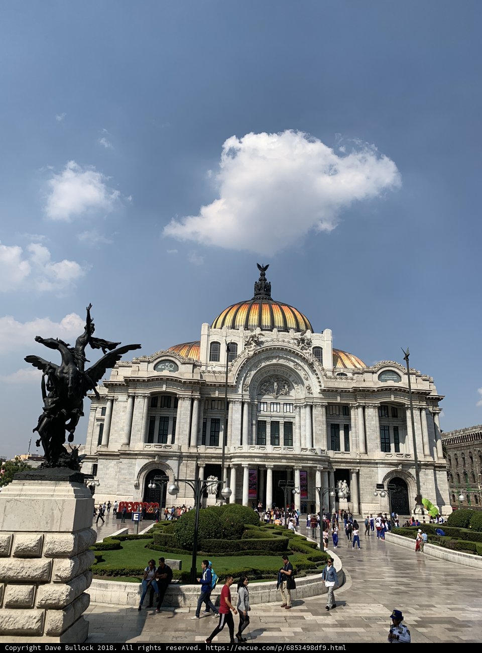A Majestic Dome among the Mexican Metropolis