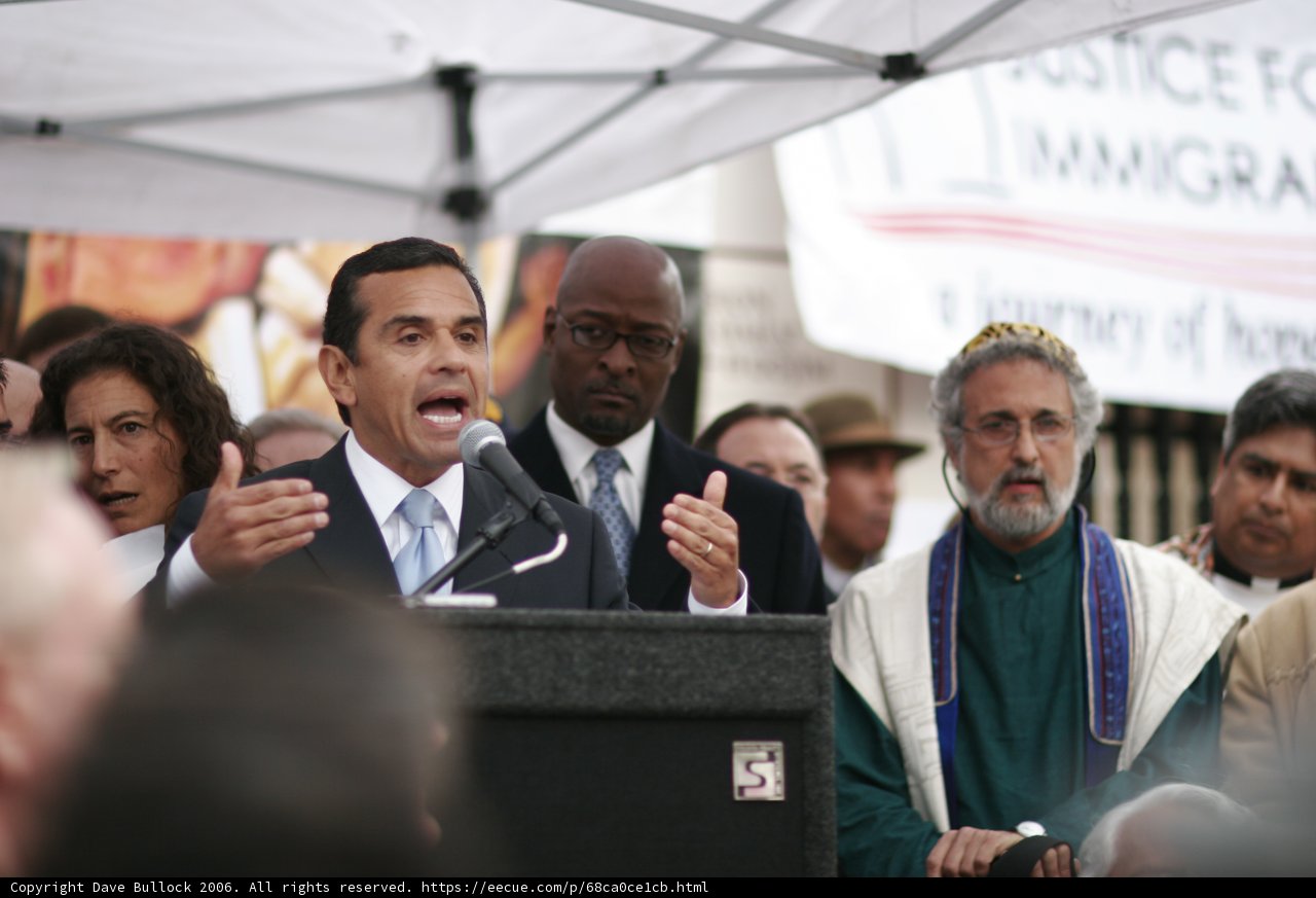 Antonio Villaraigosa delivers a passionate speech at a rally