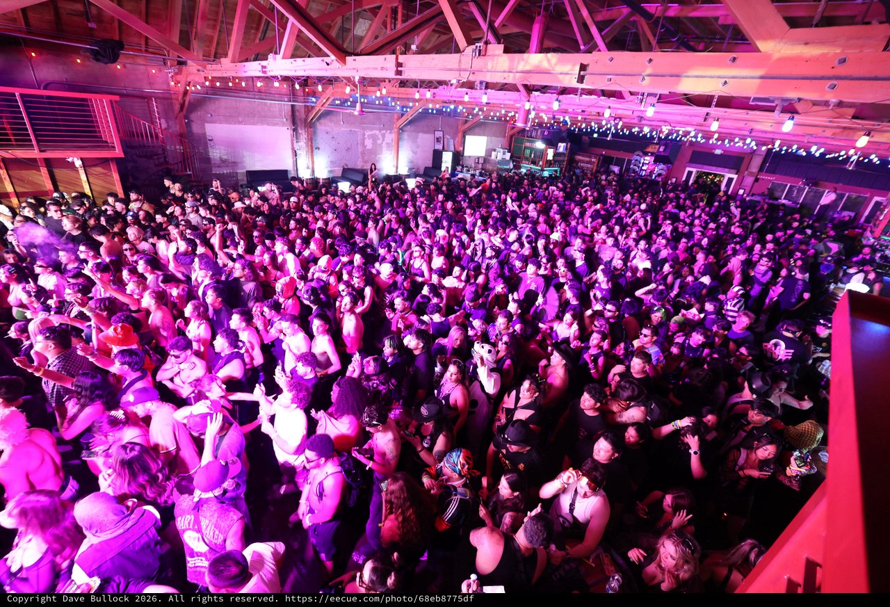 Massive Indoor Crowd Surges at Wobbleland 2026