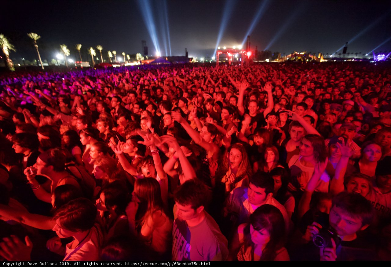 Crowd Goes Wild at Cochella