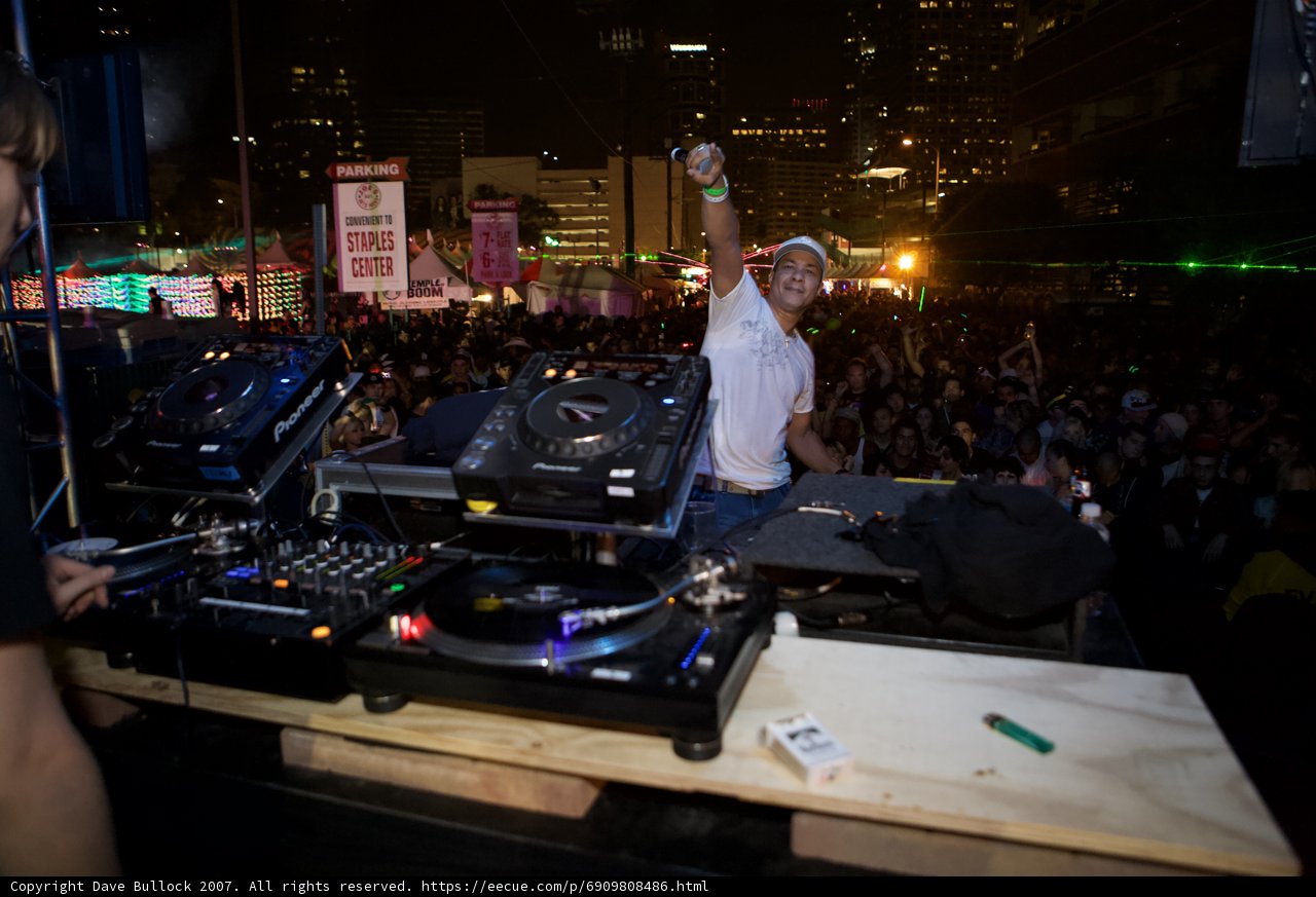 Nightclub DJ Set