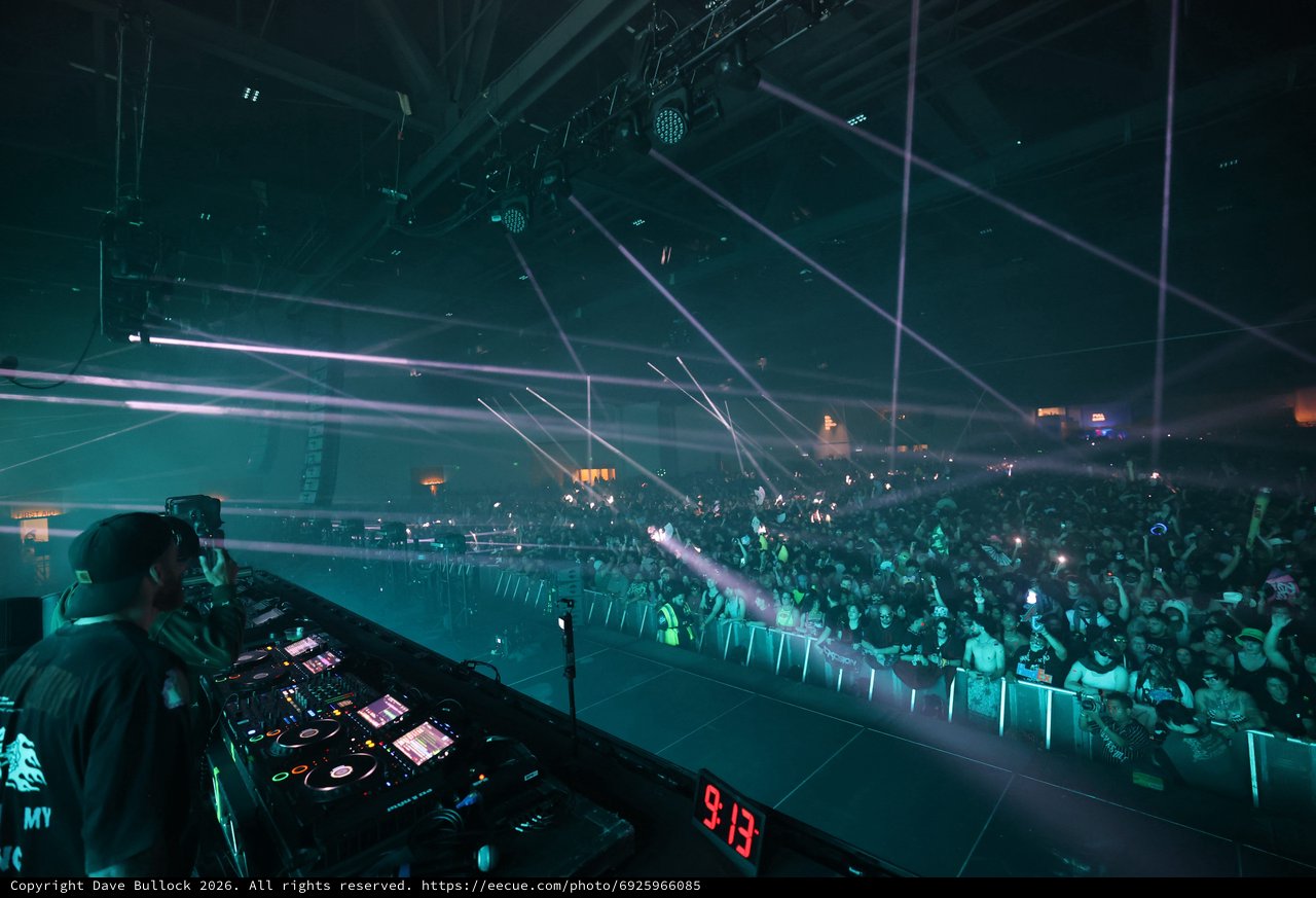 DJ Ignites Massive Crowd at Wobbleland 2026