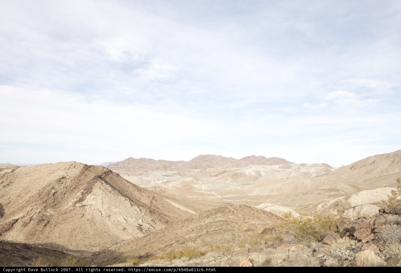 Photographer captures stunning desert vista