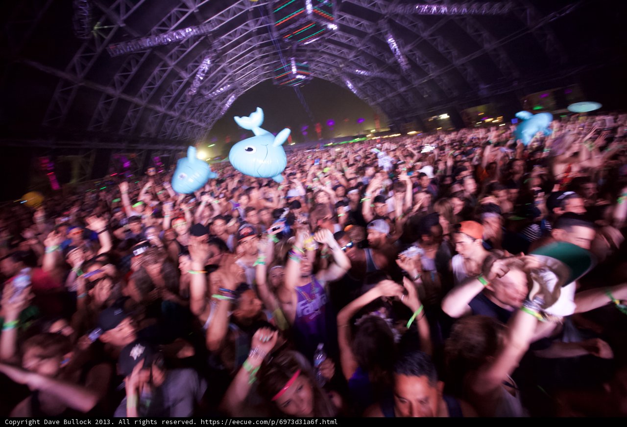 Festival-goers Enjoy a Balloon-Filled Evening