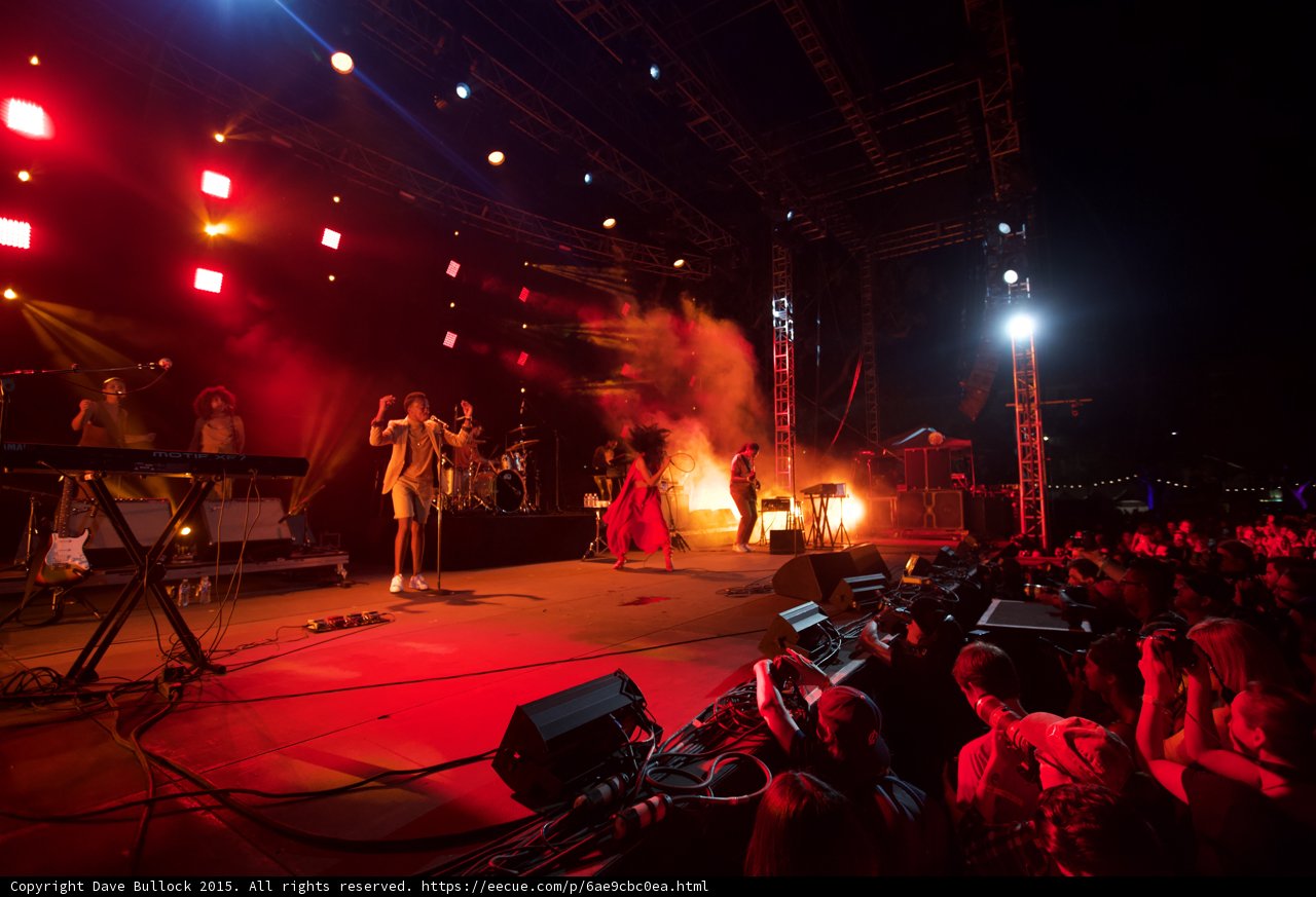 Solange Wide Stage Full Band Red Orange Lighting Crowd