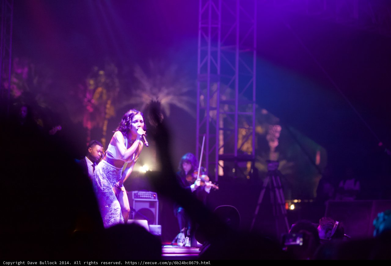 Jhené Aiko rocks the stage at Coachella 2014