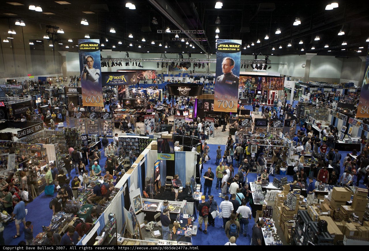 Star Wars Convention: A Galaxy of Toys and Celebrities