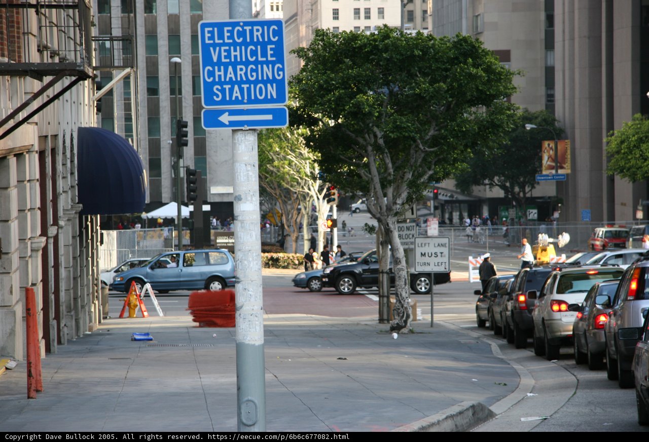 Busy Streetscape in Urban Metropolis