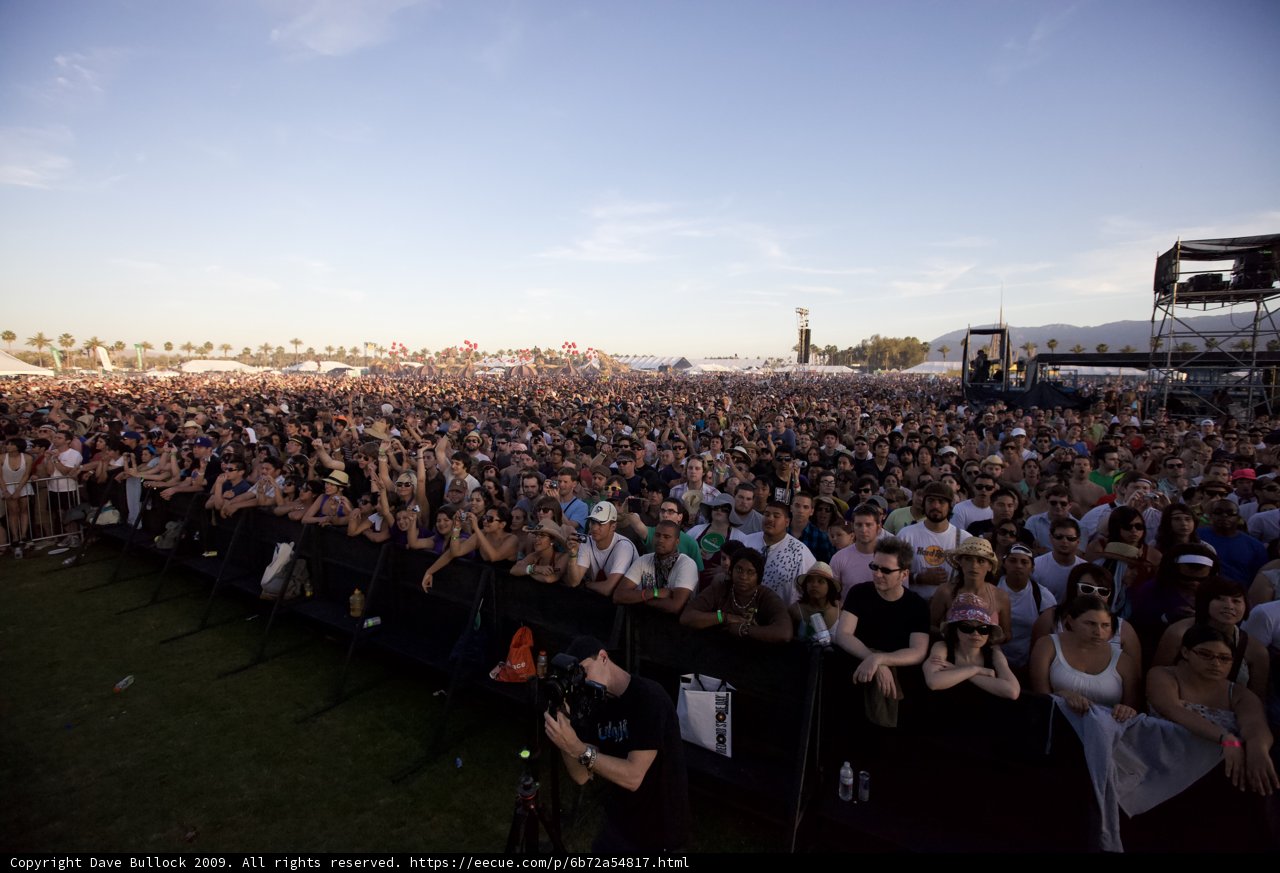 Coachella 2009: Grooving to the Beat of the Crowd