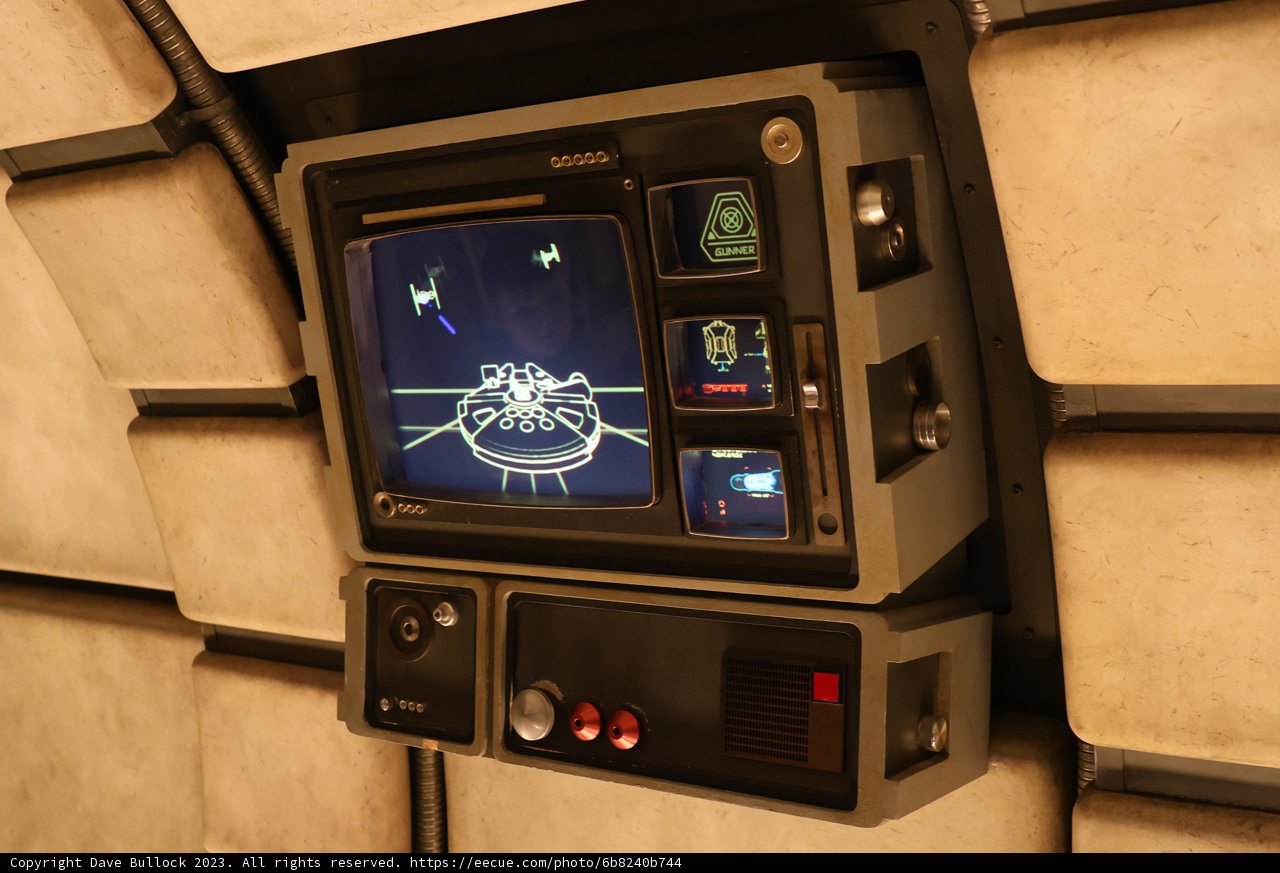 Gaming on Dual Screens