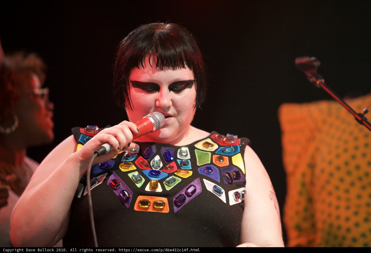 Beth Ditto Rocks the Mic at Coachella 2010