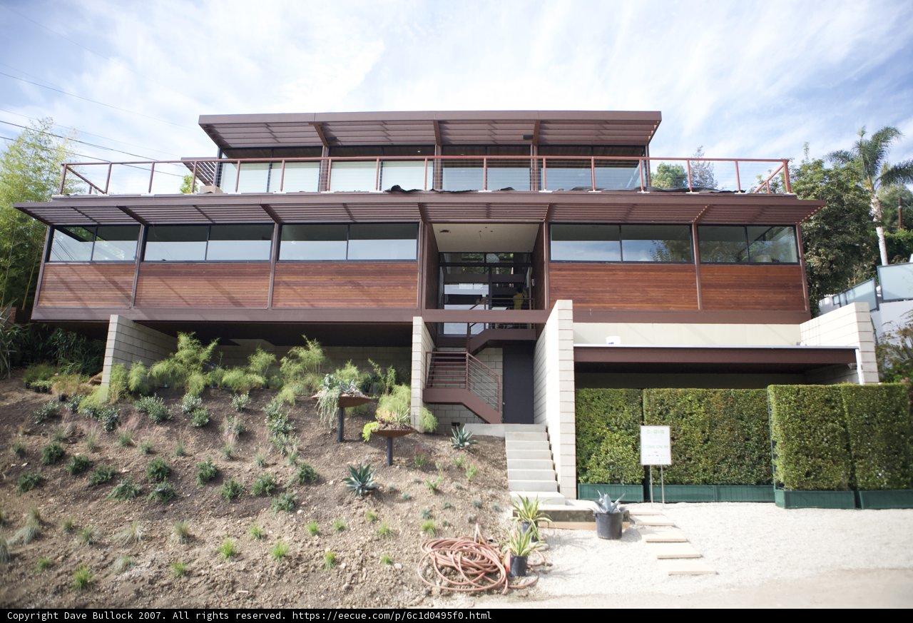 Modern Villa with Expansive Deck and Stairs
