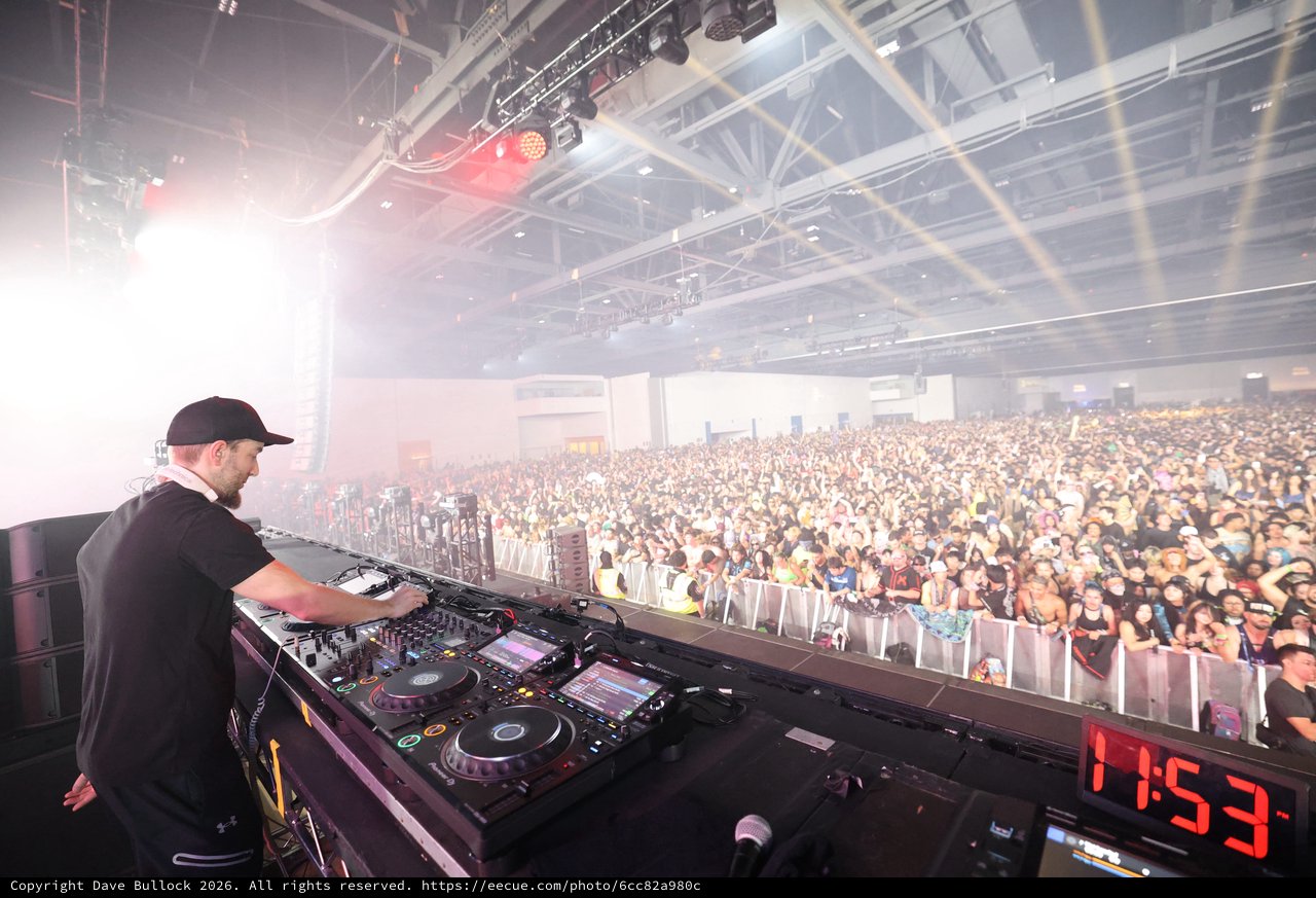 DJ Ignites Massive Indoor Festival Crowd at Wobbleland