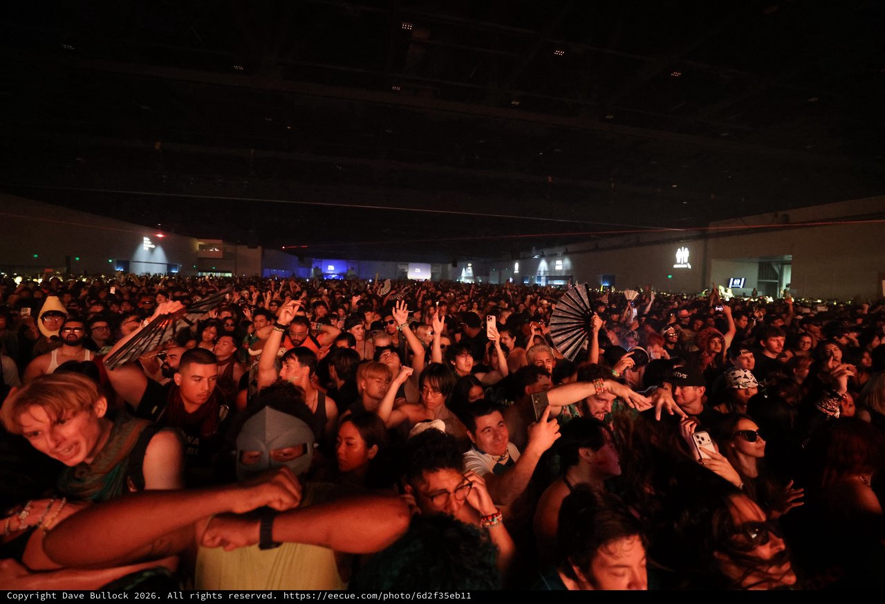 Massive Indoor Crowd Surges at Wobbleland 2026