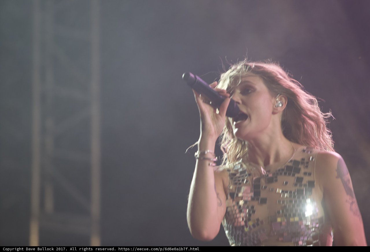 Shimmering Performance