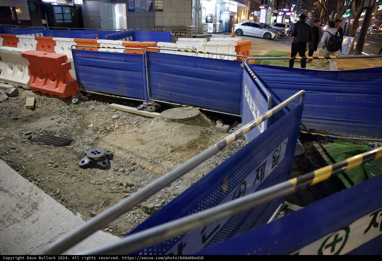 Resilience in Motion: Seoul's Urban Landscape Under Construction