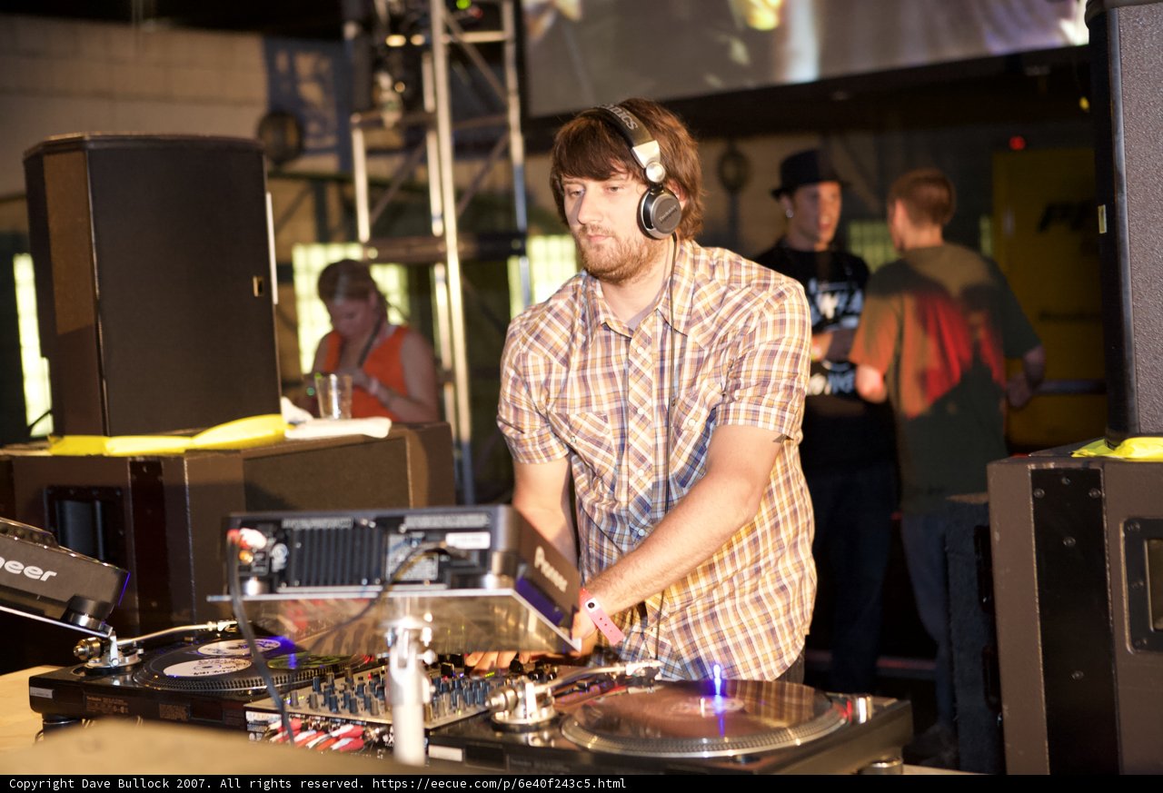 Party Beats with a Deejay in Control