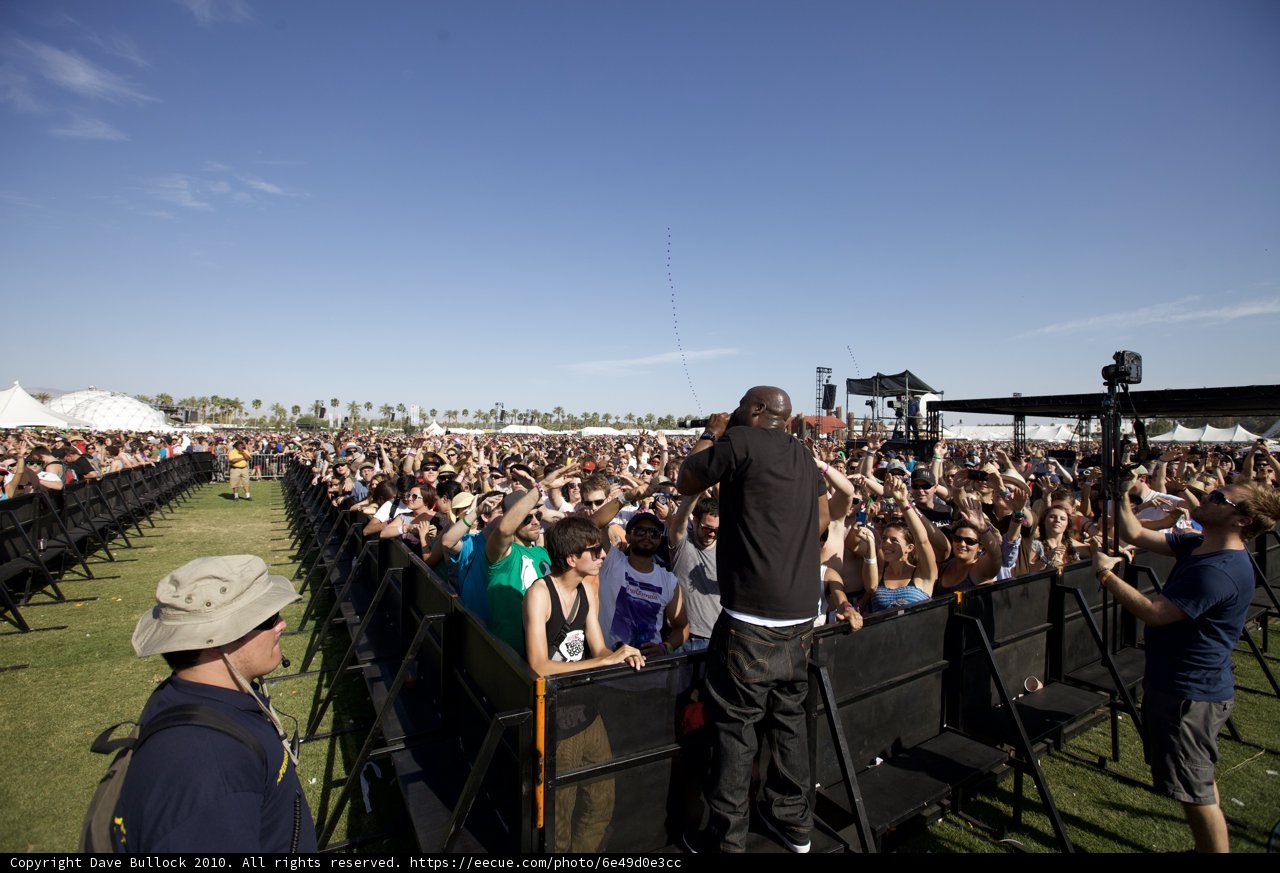 A Sea of Fans at the 2010 Coachella Concert