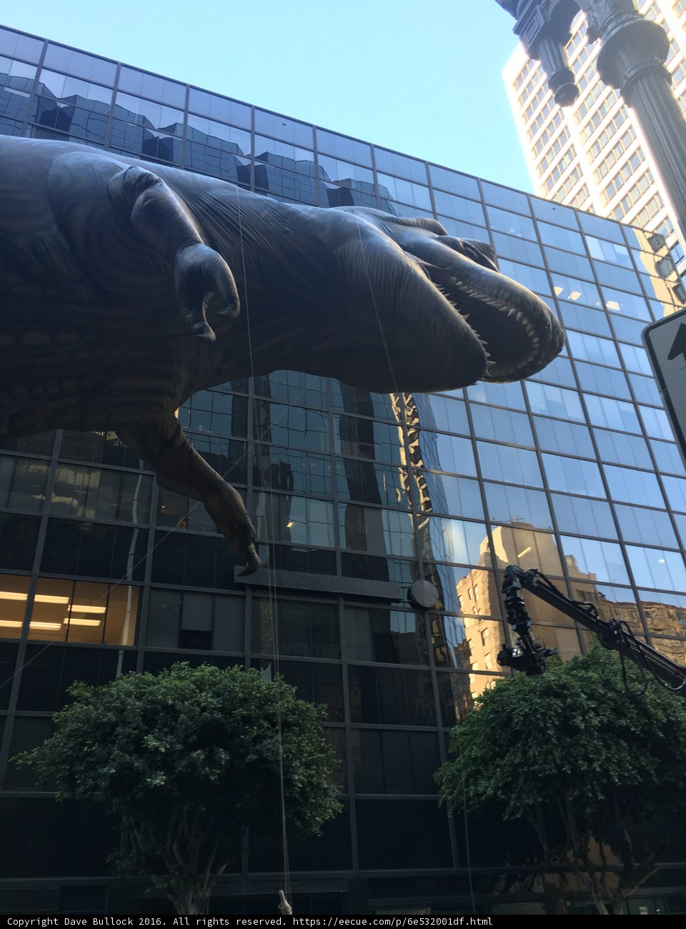 Majestic Dinosaur Statue Stands Tall in Urban LA