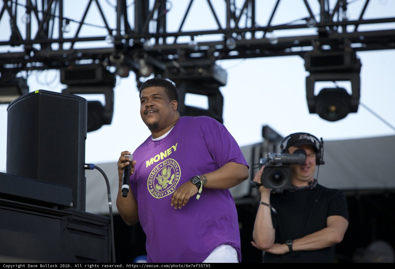 Purple-Clad Man Speaks His Mind