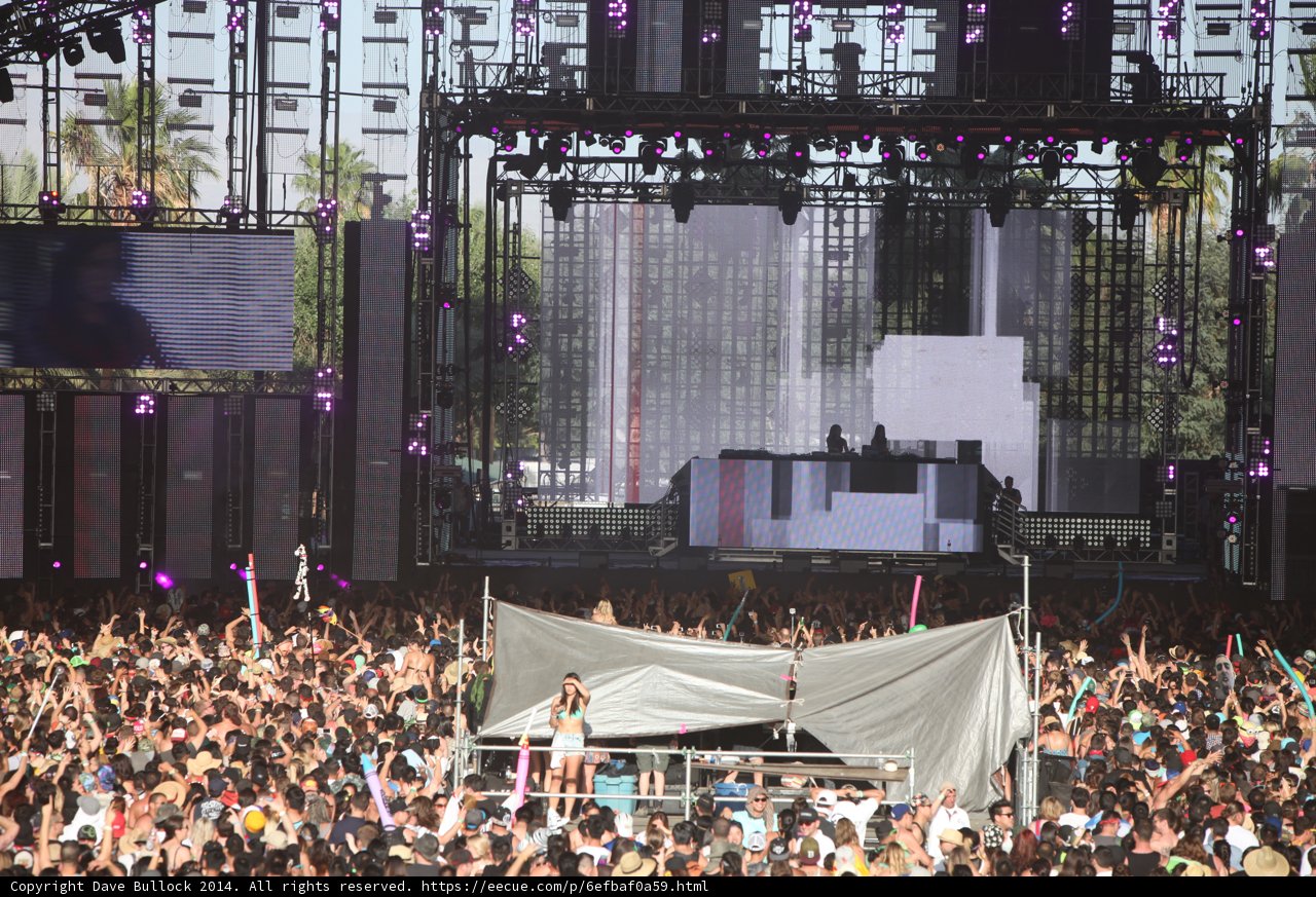 Concertgoers Rock Out at Coachella