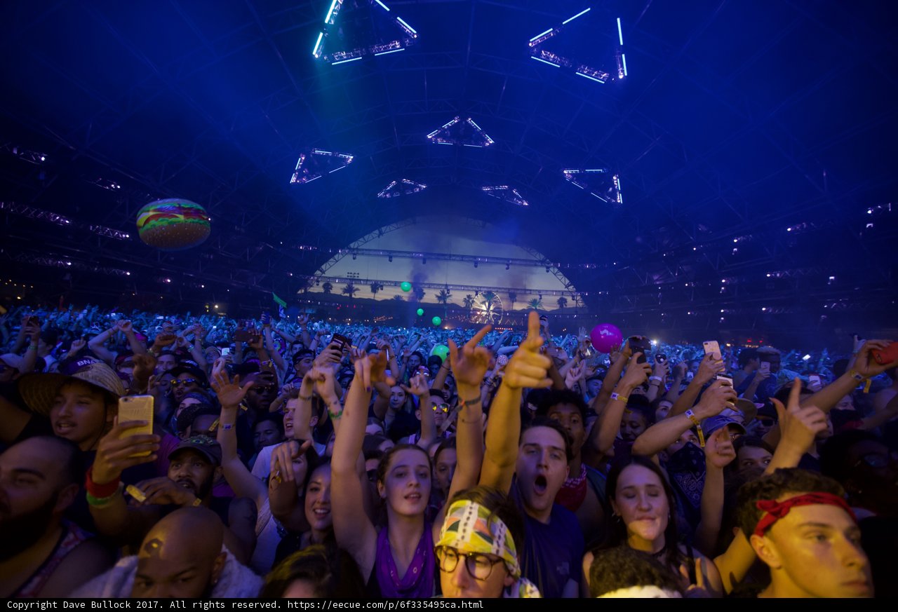 Electric Energy in the Urban Nightlife