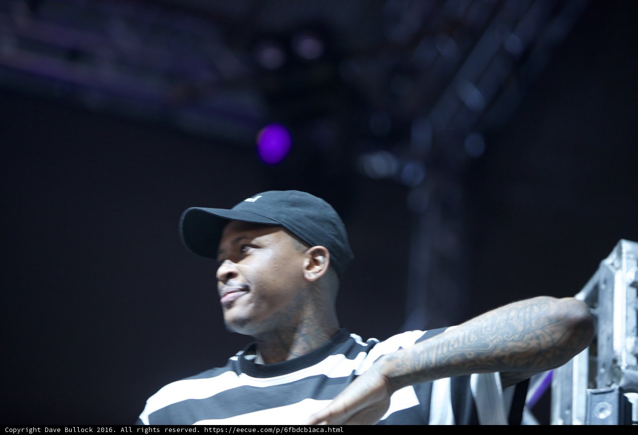 YG Rocks the Stage