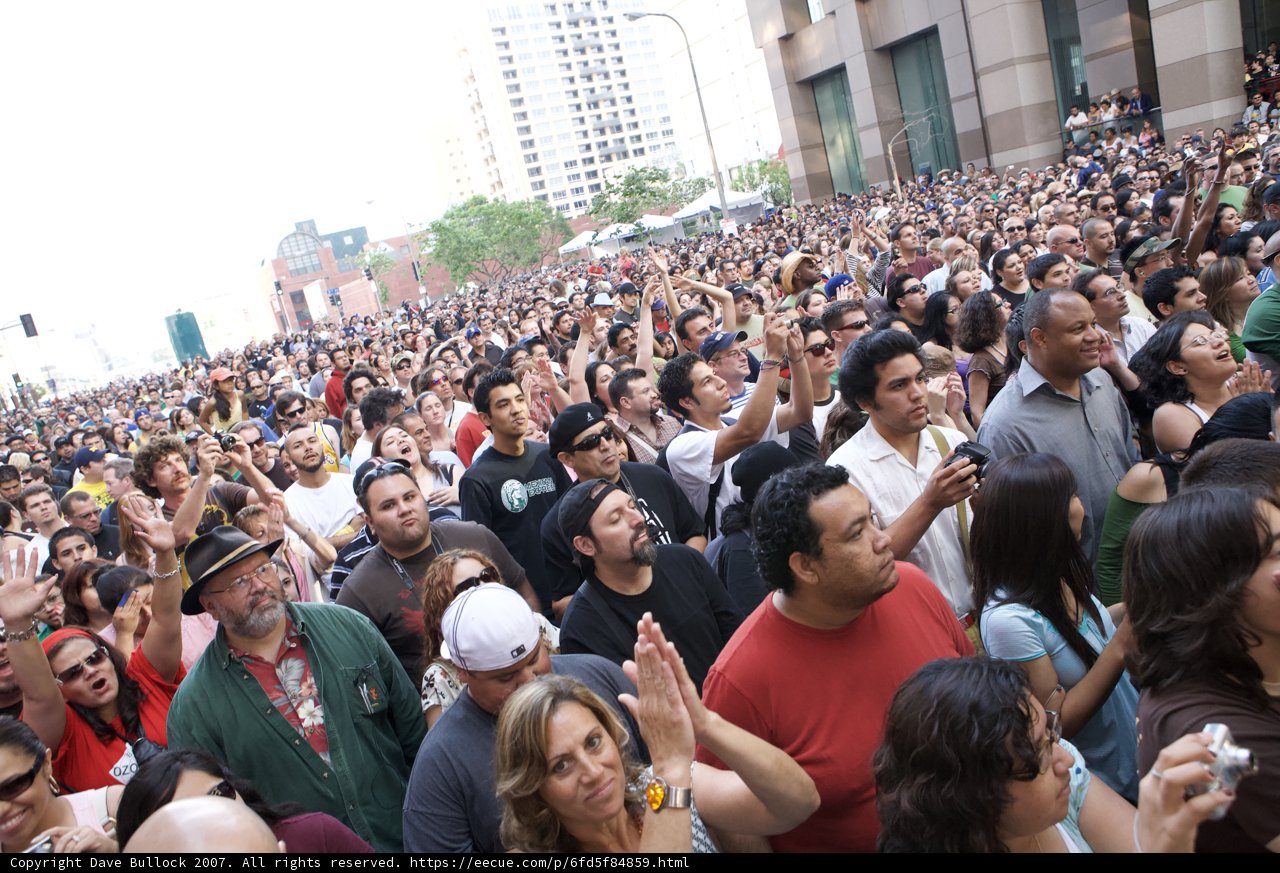 Jamie Koe Rocks the Outdoor Stage with Ozomatli